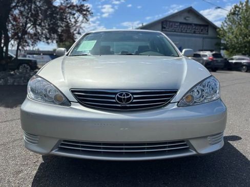 Used 2005 Toyota Camry LE image 2