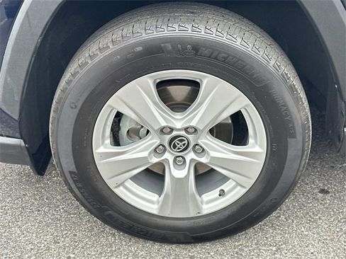 Used 2020 Toyota RAV4 XLE image 24