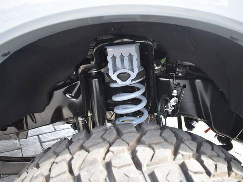 Used 2025 Ford F450 Lariat w/ FX4 Off-Road Package image 4