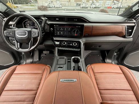 Used 2024 GMC Sierra 2500 Denali Ultimate image 3