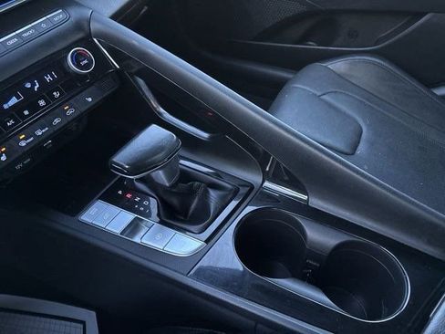 Used 2022 Hyundai Elantra Limited image 28