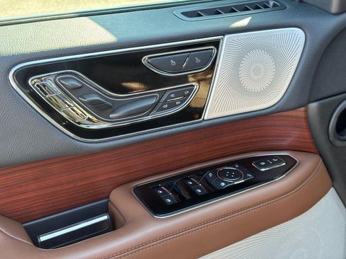 Certified 2023 Lincoln Navigator Reserve AWD/4WD image 17