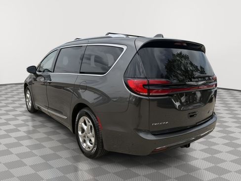 Used 2021 Chrysler Pacifica Limited w/ Premium & Safety Sphere Group FWD image 5