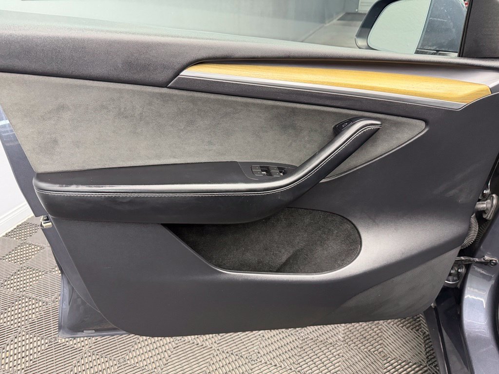 Used 2023 Tesla Model Y Long Range AWD/4WD image 33
