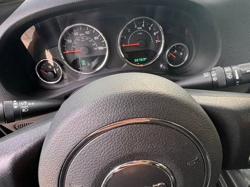 Used 2018 Jeep Wrangler Unlimited Sahara w/ Connectivity Group image 4