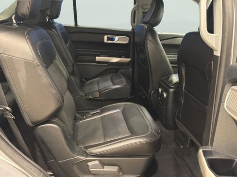 Used 2023 Ford Explorer Limited image 16