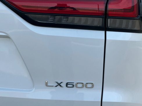 Certified 2024 Lexus LX 600 4WD w/ Luxury Package image 32