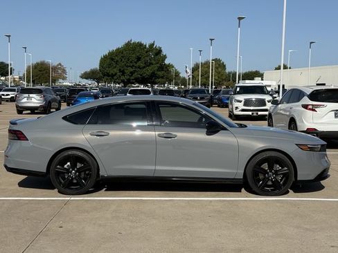 Used 2025 Honda Accord Sport image 3