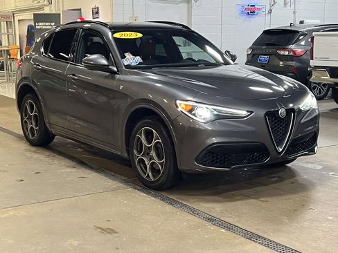 Used 2023 Alfa Romeo Stelvio Ti image 8