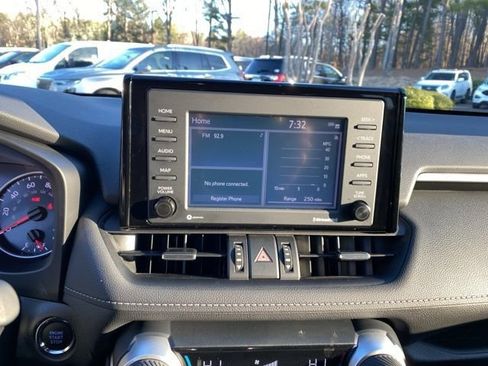 Used 2022 Toyota RAV4 XLE Premium AWD/4WD image 36