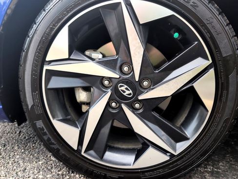 Used 2023 Hyundai Elantra Limited w/ Winter Weather Package image 13