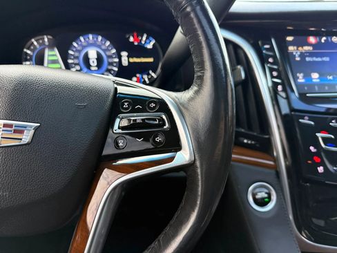Used 2019 Cadillac Escalade ESV Luxury image 18