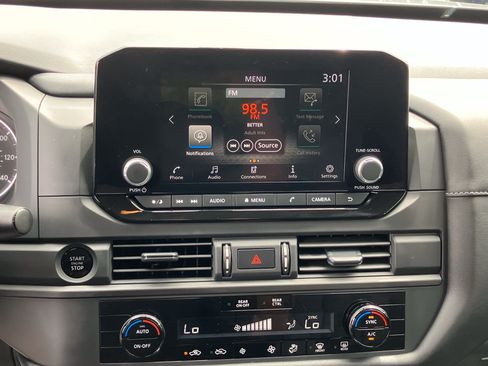 Used 2025 Nissan Pathfinder S FWD image 26
