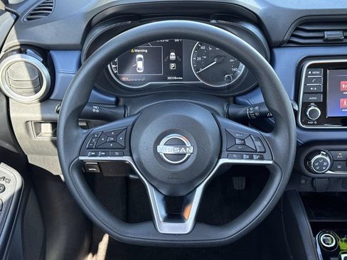 Used 2025 Nissan Versa SV FWD image 23