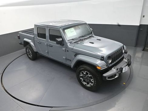 New 2026 Jeep Gladiator Sport AWD/4WD image 11