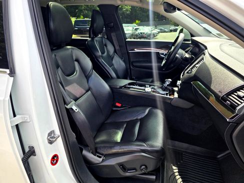 Used 2018 Volvo XC90 T5 Momentum w/ Convenience Package image 15