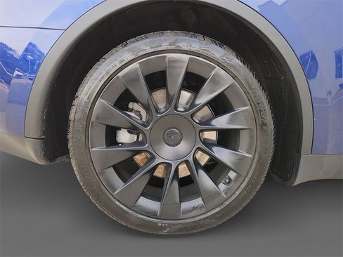 Used 2020 Tesla Model Y Long Range image 10