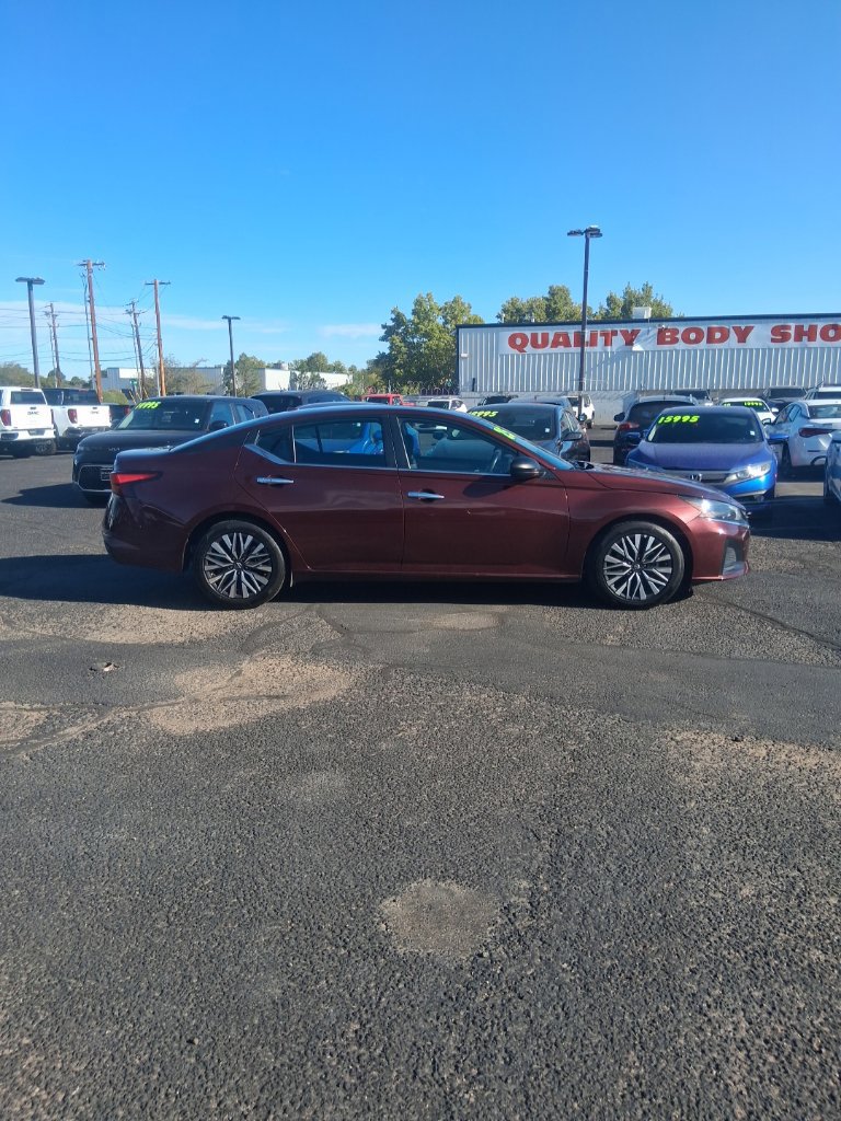 Used 2025 Nissan Altima 2.5 SV FWD image 5