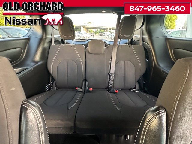 Used 2024 Chrysler Pacifica Touring FWD image 15