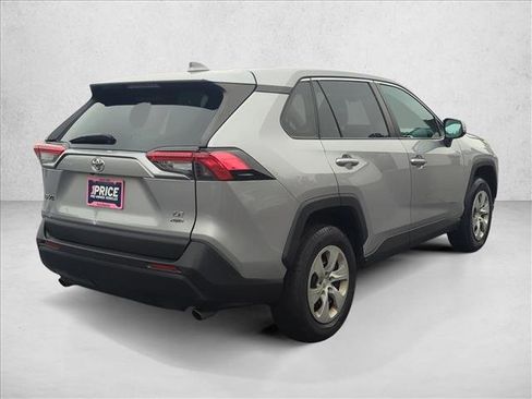 Used 2022 Toyota RAV4 LE image 5
