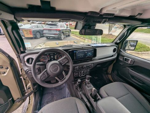 Certified 2025 Jeep Gladiator Sport image 12