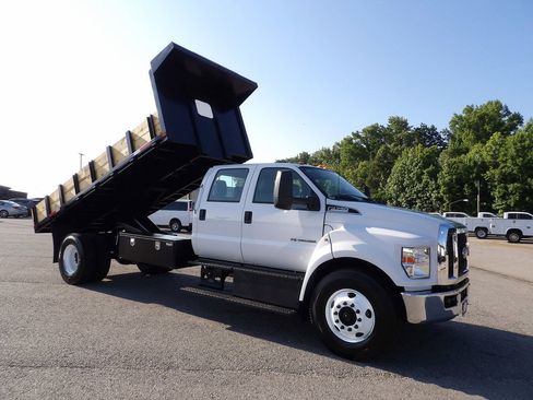 Used 2023 Ford F750 2WD Crew Cab Super Duty image 10