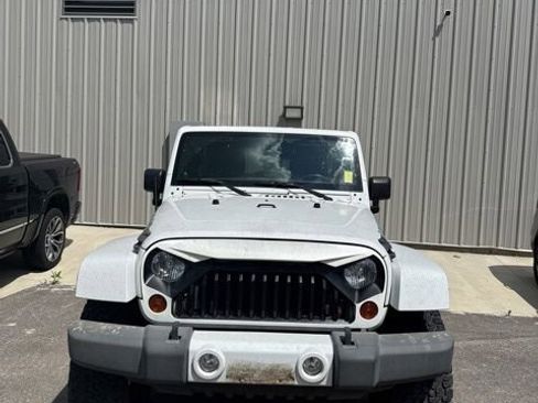 Used 2012 Jeep Wrangler Unlimited Sahara AWD/4WD image 2
