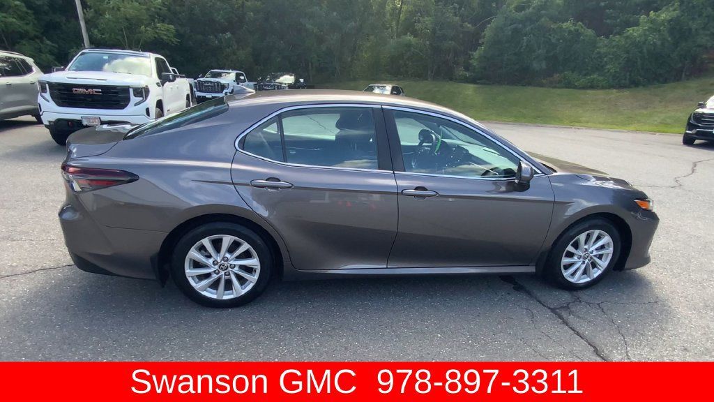 Used 2022 Toyota Camry LE FWD image 10