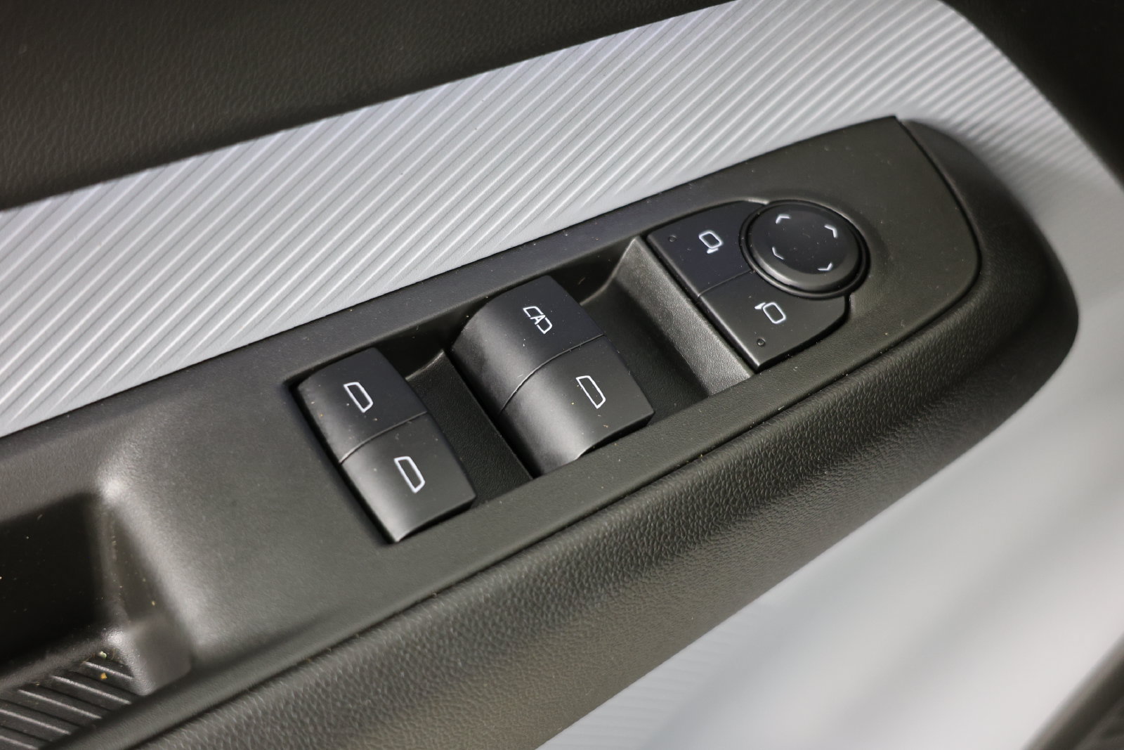 Used 2027 Chevrolet Bolt RS FWD image 21
