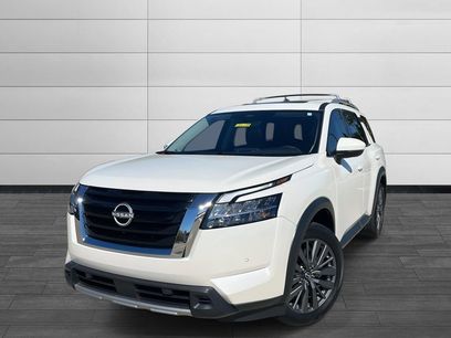 Used 2024 Nissan Pathfinder SL w/ SL Premium Package