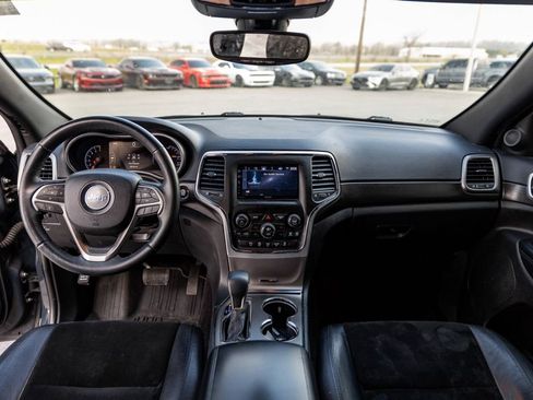 Used 2018 Jeep Grand Cherokee Altitude image 9