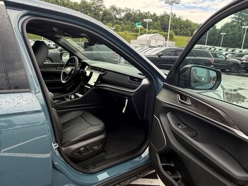 New 2026 Jeep Grand Cherokee Limited w/ Luxury Tech Group II AWD/4WD image 27