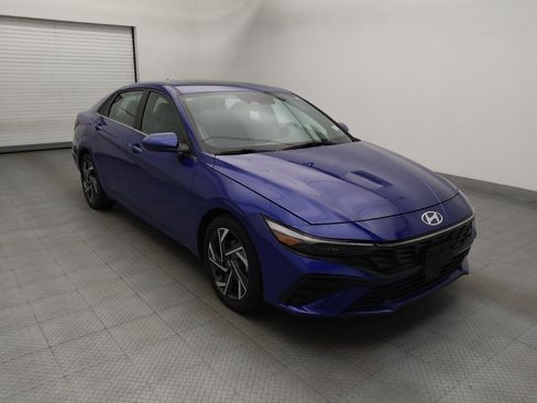 Used 2025 Hyundai Elantra SEL FWD image 13