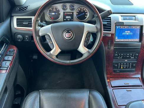 Used 2014 Cadillac Escalade Luxury image 15