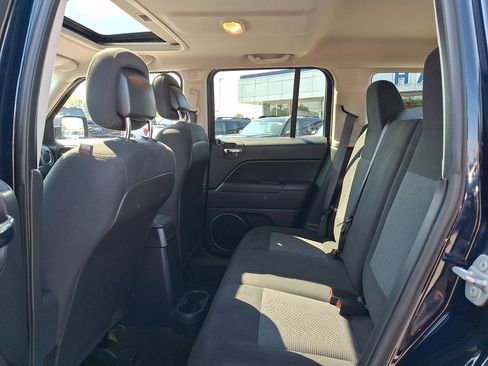 Used 2015 Jeep Patriot Latitude w/ Sun/Sound Group AWD/4WD image 11