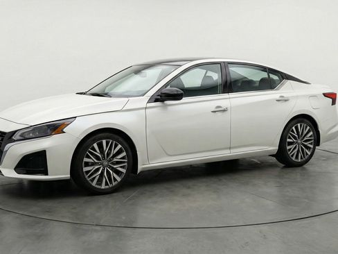 Used 2025 Nissan Altima 2.5 SV image 3