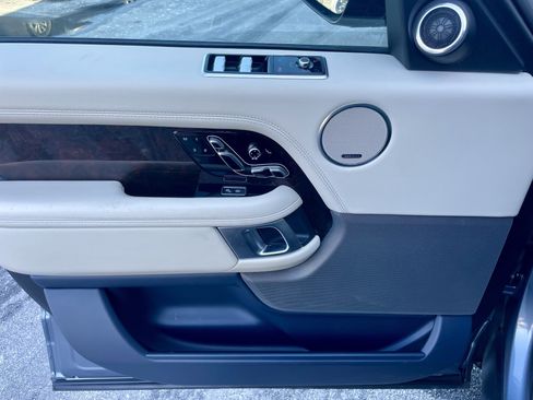 Used 2020 Land Rover Range Rover HSE image 12