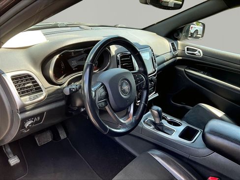 Used 2019 Jeep Grand Cherokee Laredo w/ Laredo X Package RWD image 17