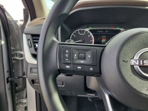 Used 2023 Nissan Rogue SV image 22