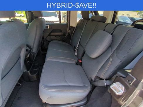 Used 2025 Jeep Wrangler Unlimited Sahara w/ Safety Group AWD/4WD image 27