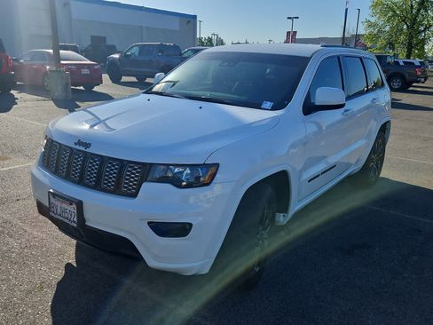 Used 2021 Jeep Grand Cherokee Laredo X image 1