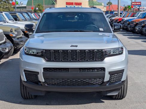New 2025 Jeep Grand Cherokee L Altitude AWD/4WD image 10