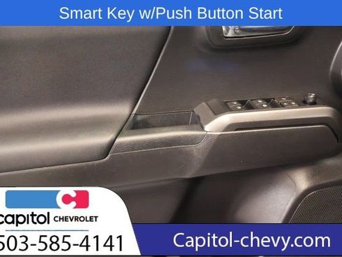 Used 2022 Toyota Tacoma TRD Off-Road image 10