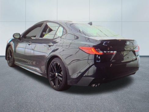 Used 2025 Toyota Camry SE FWD image 5