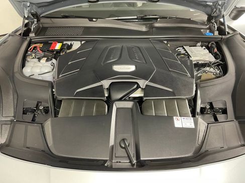 Used 2021 Porsche Cayenne AWD/4WD image 9