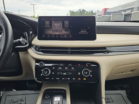 Used 2023 INFINITI QX60 Sensory w/ Cargo Package AWD/4WD image 26