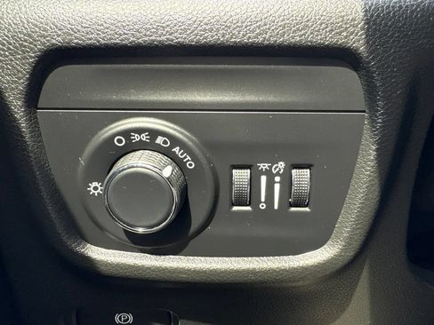 Used 2024 Jeep Grand Cherokee L Altitude AWD/4WD image 36