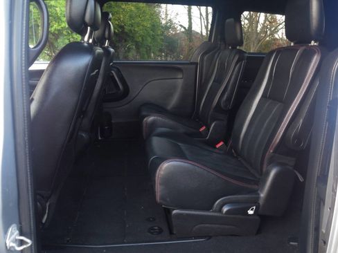 Used 2015 Dodge Grand Caravan R/T image 11