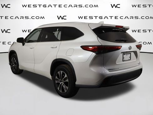 Used 2022 Toyota Highlander XLE image 47