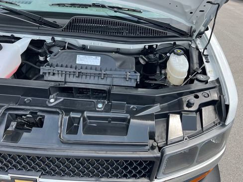 Used 2025 Chevrolet Express 2500 w/ Driver Convenience Package RWD image 35